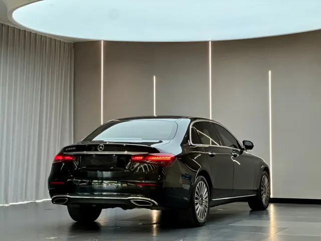 Mercedes-Benz E-Class — Фото автомобиля 8