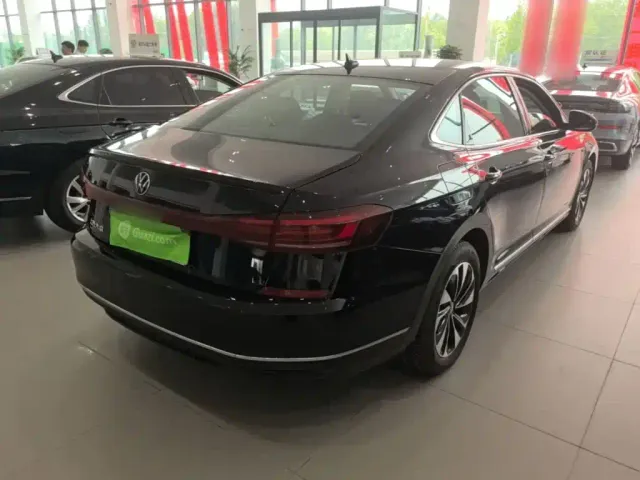 Volkswagen Passat — Фото автомобиля 6
