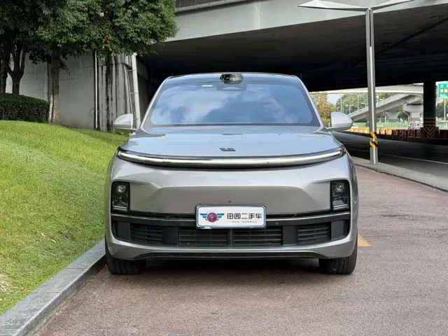 Li Auto L9 — Фото автомобиля 2