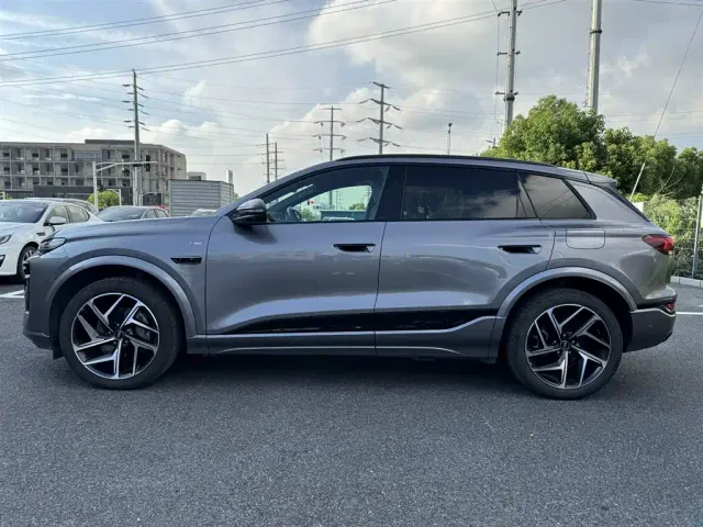 Audi Q6L e-tron — Фото автомобиля 2