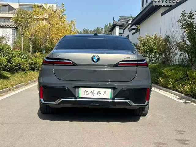 BMW i7 — Фото автомобиля 15