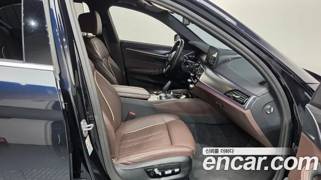 BMW 5 Series G30 — Фото автомобиля 11