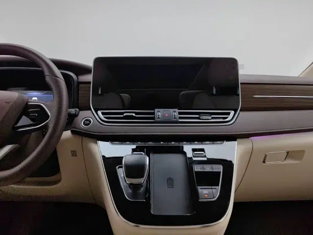 Bestune Besturn M9 — Фото автомобиля 12