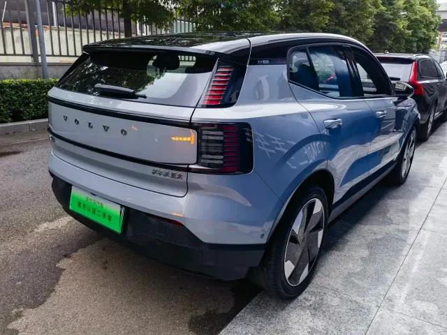 Volvo EX30 — Фото автомобиля 5