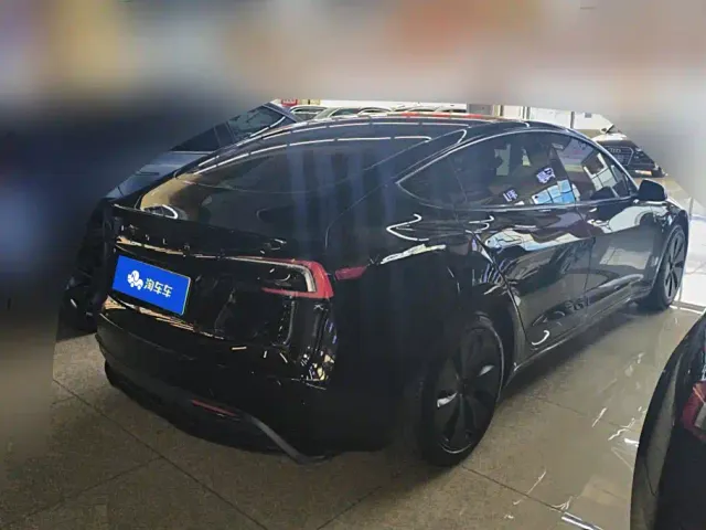 Tesla Model 3 — Фото автомобиля 3