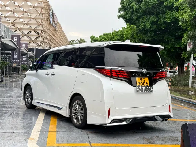 Toyota Alphard — Фото автомобиля 7