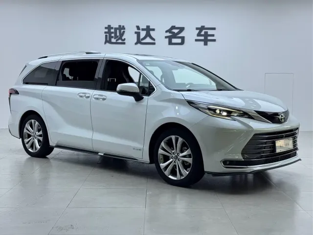 Toyota Sienna — Фото автомобиля 3