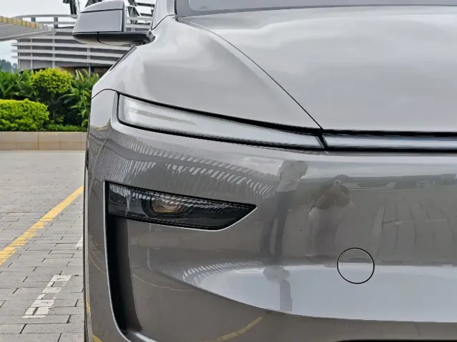 Tesla Model Y — Фото автомобиля 7