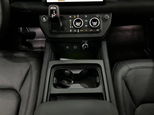 Land Rover Land Rover Defender 2023 110 3.0T P400 75th Anniversary Legend Edition — Фото автомобиля 9