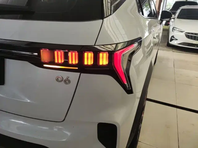 Lynk & Co Lynk & Co 06 2020 1.5T Halo — Фото автомобиля 7