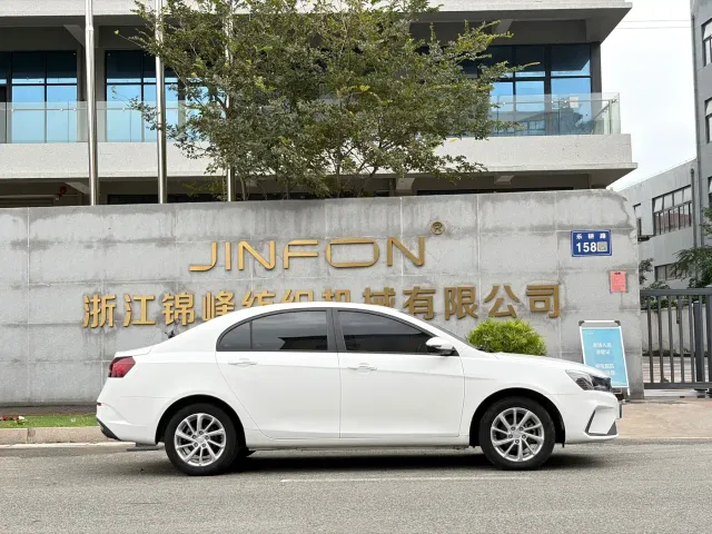Geely Emgrand — Фото автомобиля 13