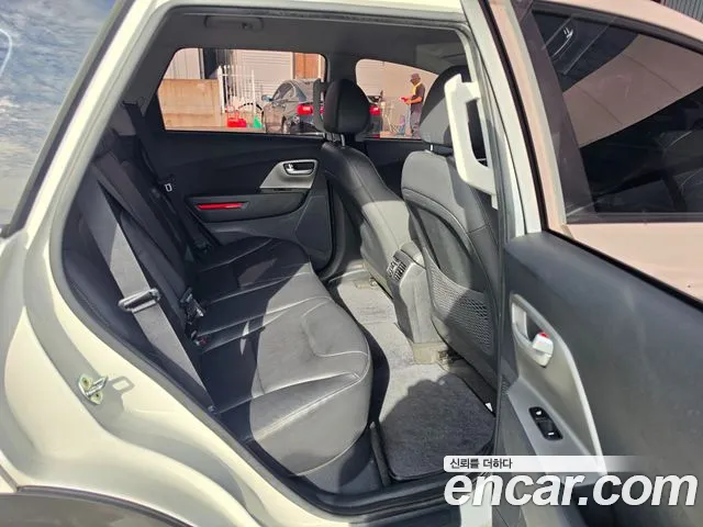 Kia Niro — Фото автомобиля 15