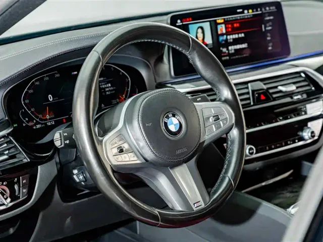 BMW 5 Series — Фото автомобиля 10