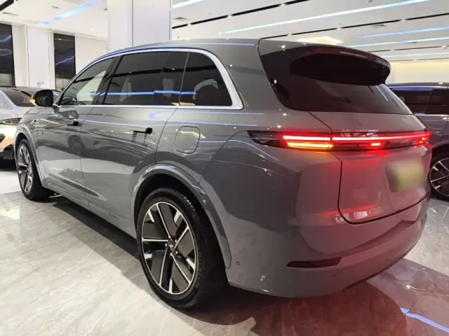 Li Auto L7 — Фото автомобиля 4