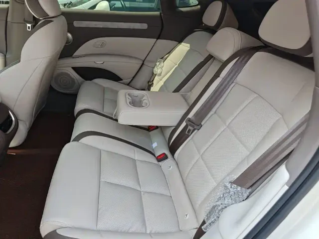 IM Motors L6 — Фото автомобиля 16