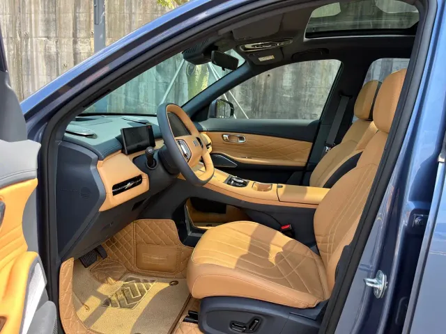 Geely Galaxy Starship 7 EM-i — Фото автомобиля 11