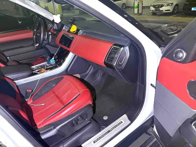 Land Rover Range Rover Sport — Фото автомобиля 3