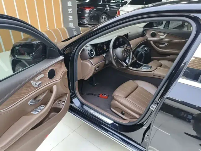Mercedes-Benz E-Class — Фото автомобиля 15
