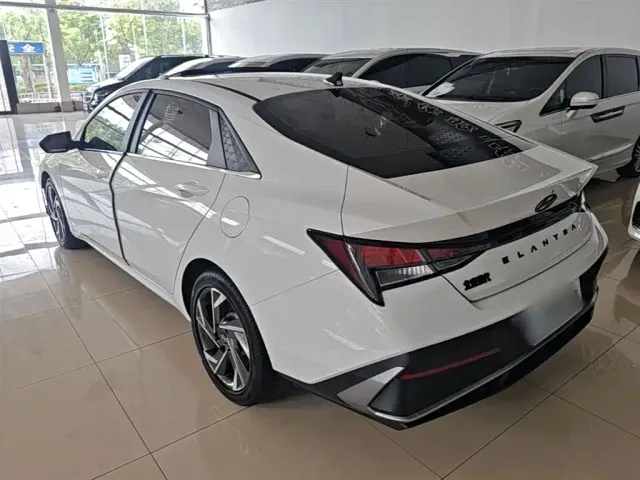 Hyundai Elantra — Фото автомобиля 4