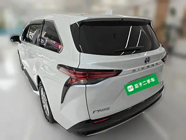 Toyota Sienna — Фото автомобиля 6