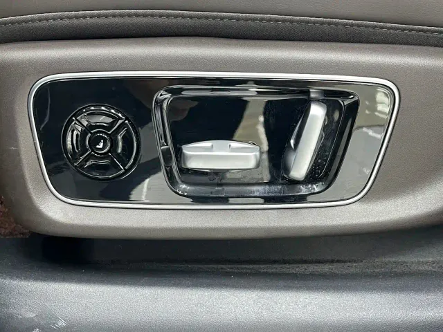 Li Auto L9 — Фото автомобиля 18