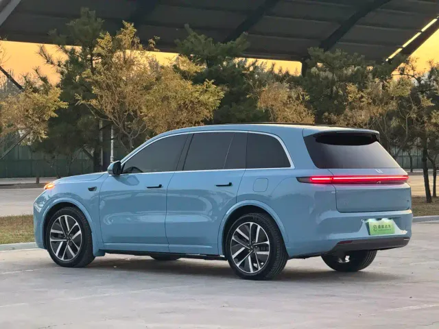 Li Auto L8 — Фото автомобиля 28