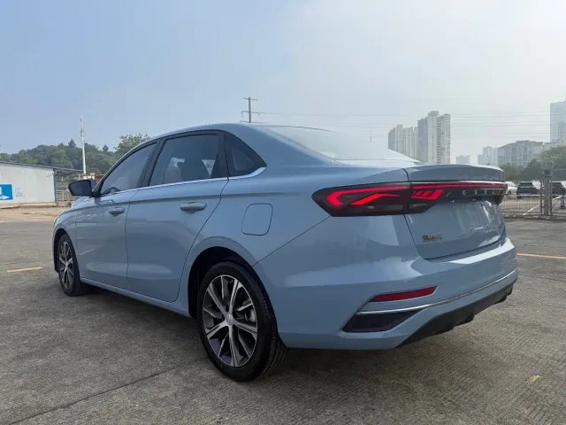 Geely Emgrand — Фото автомобиля 8