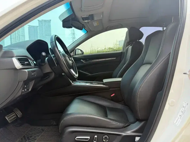 Honda Accord — Фото автомобиля 3