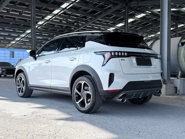 Lynk & Co 06 — Фото автомобиля 3