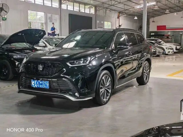 Фотография автомобиля — Toyota Crown Kluger