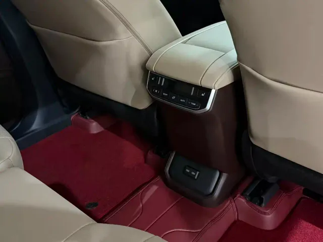 Toyota Highlander — Фото автомобиля 21