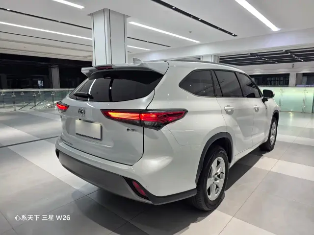 Toyota Highlander — Фото автомобиля 19