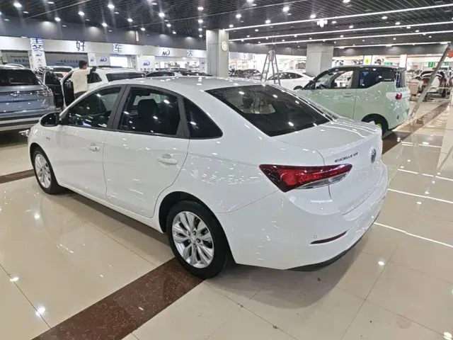 Buick Excelle — Фото автомобиля 4