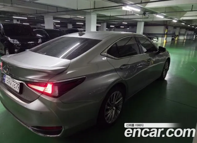 Lexus ES 7th Gen — Фото автомобиля 4