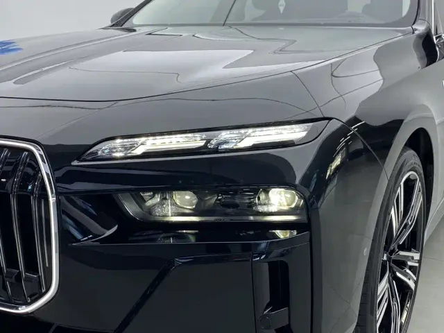 BMW 7 Series — Фото автомобиля 9