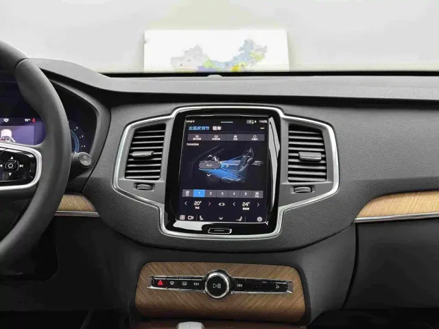 Volvo XC90 — Фото автомобиля 15