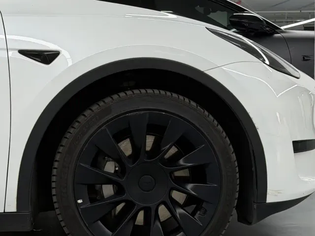 Tesla Model Y — Фото автомобиля 6
