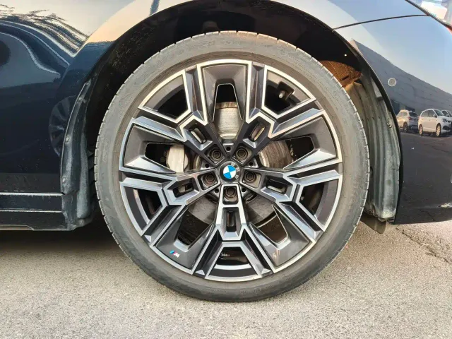 BMW 5 Series — Фото автомобиля 16