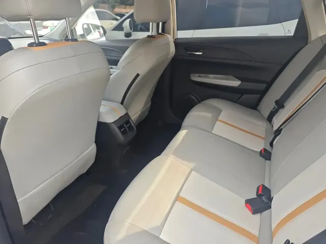 Dongfeng Fengshen E70 — Фото автомобиля 8