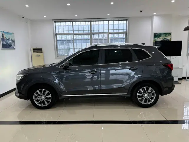Roewe RX5 — Фото автомобиля 3