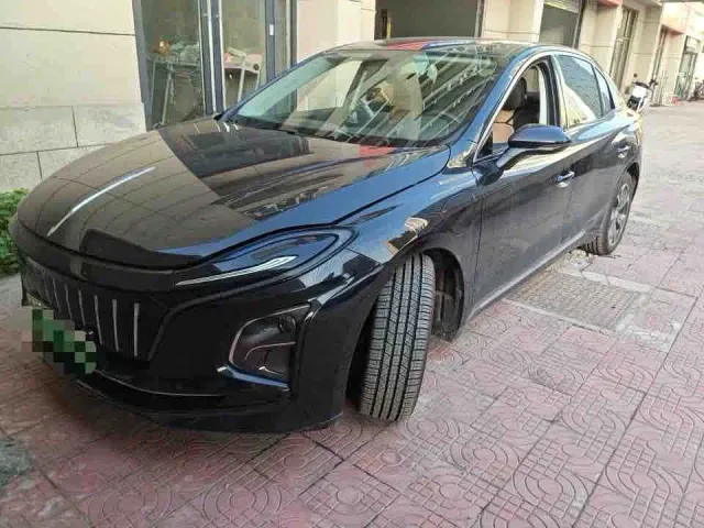 Фотография автомобиля — Hongqi E-QM5