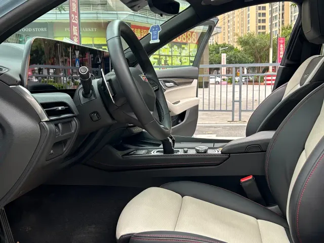 Cadillac CT5 — Фото автомобиля 9