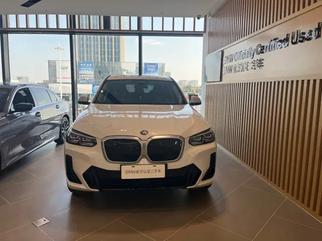 Фотография автомобиля — BMW iX3