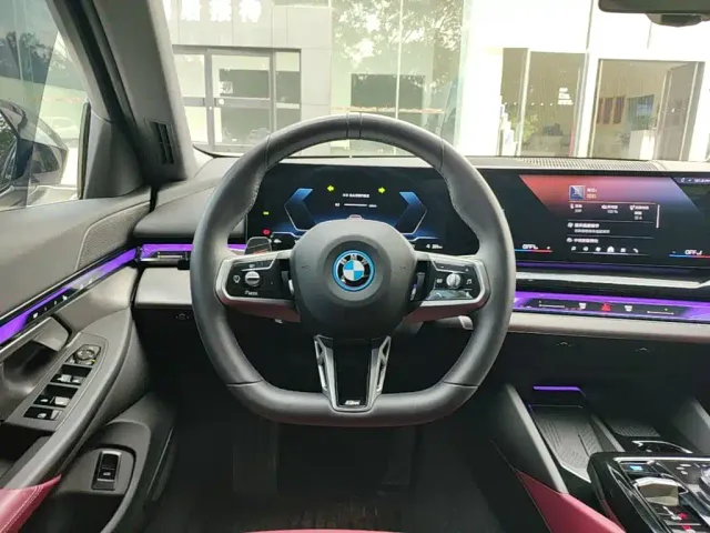 BMW i5 — Фото автомобиля 10