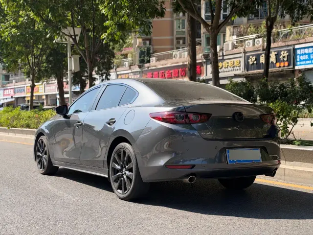 Mazda Axela — Фото автомобиля 11