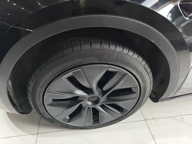Tesla Model Y — Фото автомобиля 22