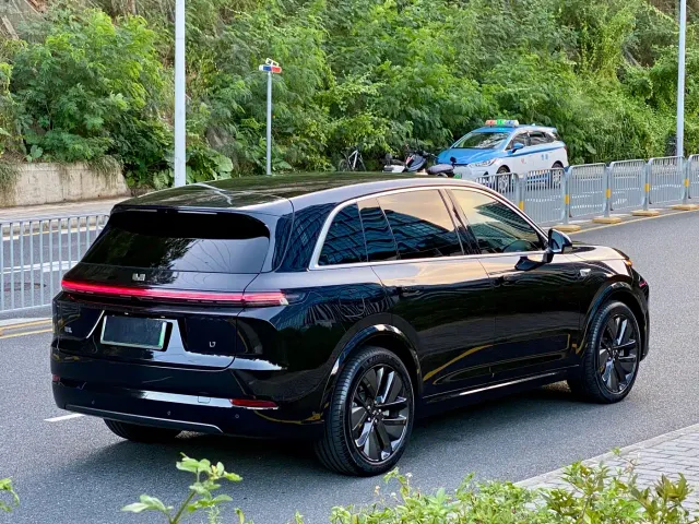 Li Auto L7 — Фото автомобиля 7