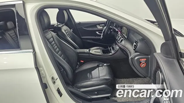 Mercedes-Benz E-Class — Фото автомобиля 26
