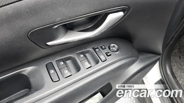 Hyundai Tucson Tucson (NX4) Дизель 2.0 2WD — Фото автомобиля 28