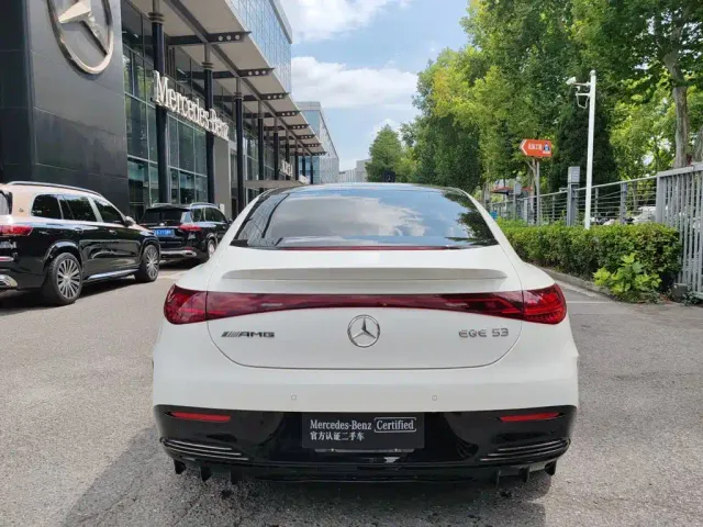 Mercedes-Benz EQE AMG — Фото автомобиля 15